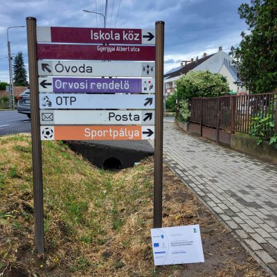 Megújulnak az utcanév táblák Nagybajomban