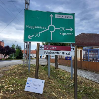 Megújulnak az utcanév táblák Nagybajomban