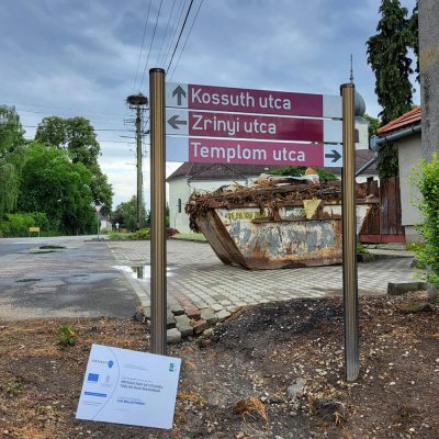 Megújulnak az utcanév táblák Nagybajomban